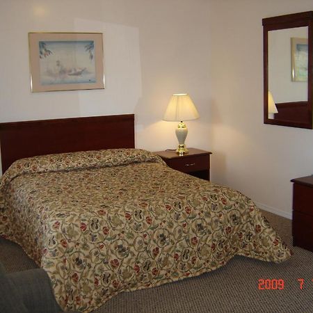 Beachside Motel Пентиктън Екстериор снимка